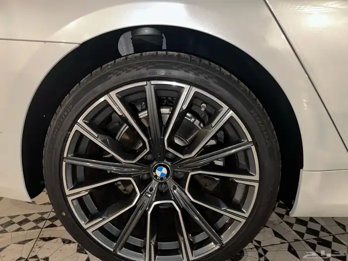 BMW 730Li M Sport   إصدار خاص   هايبرد   فل كامل 12