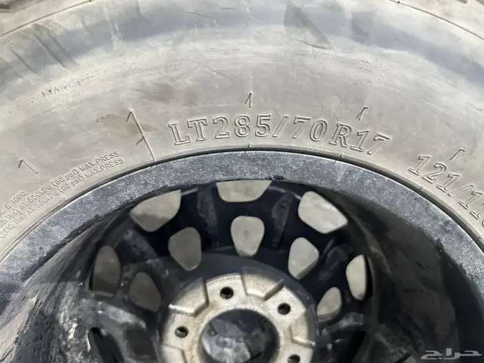 جنوط فيول فرد f150 مع كفرات نص حجري مقاس 17 13
