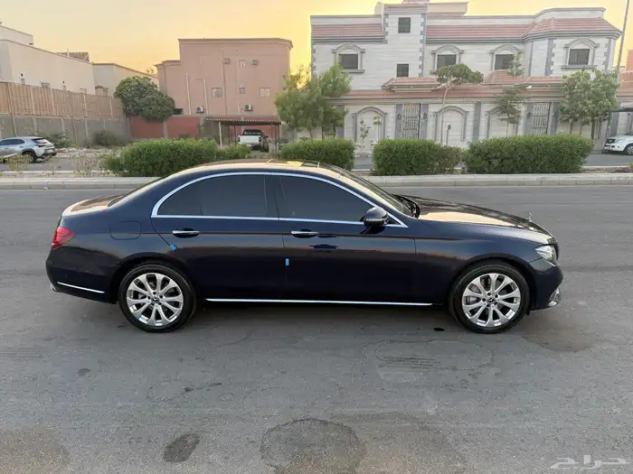مرسيدس للبيع E300 اللون كحلي 2020 4