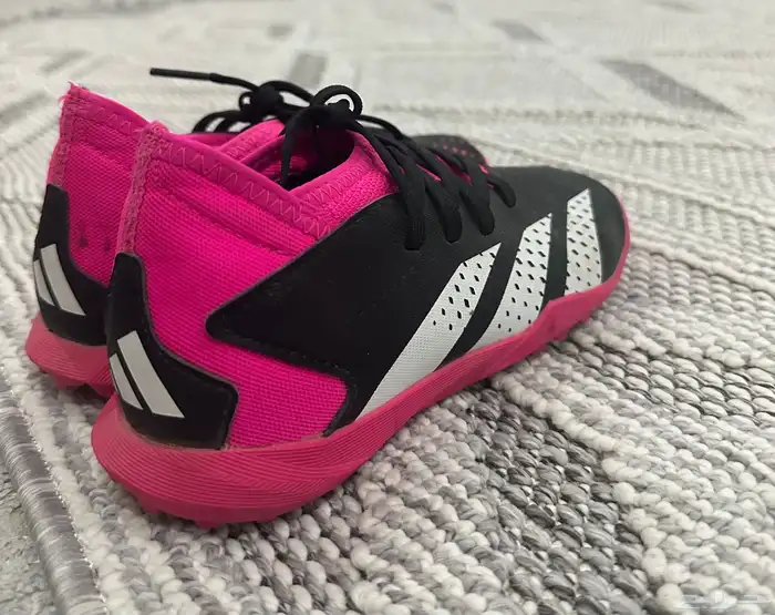 بوت Adidas اصلي   اطفال مقاس 31 ونص 3