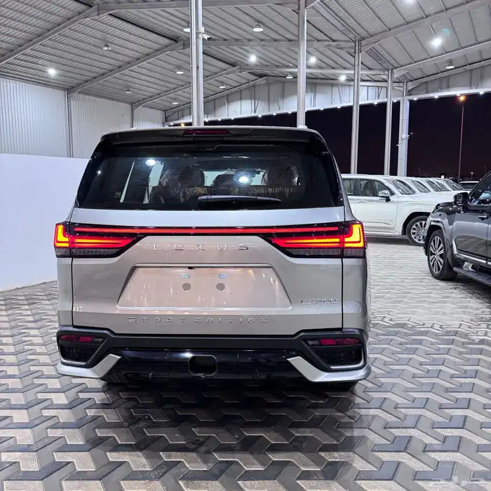 عرض خاص لكزس أف سبورت بريمي 2024 15