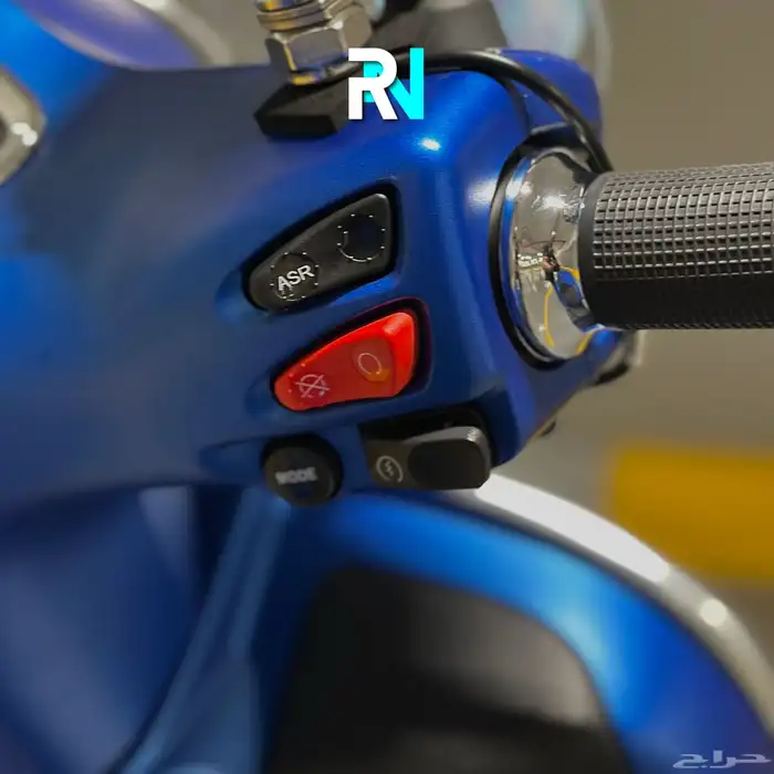 Vespa GTS SUPER SPORT 12