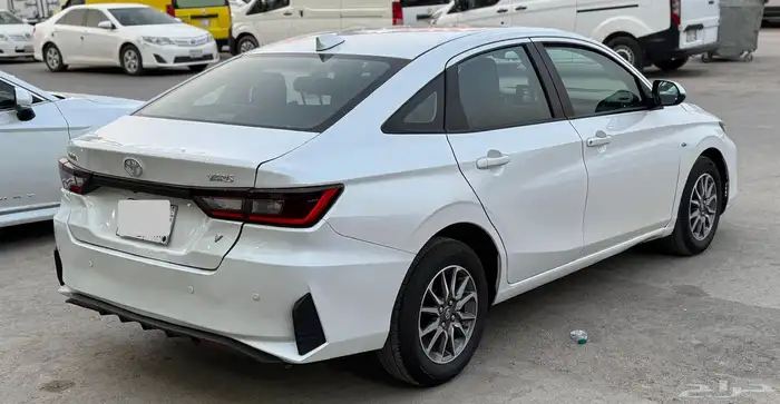 تويوتا يارس Y بنزين 2024 11