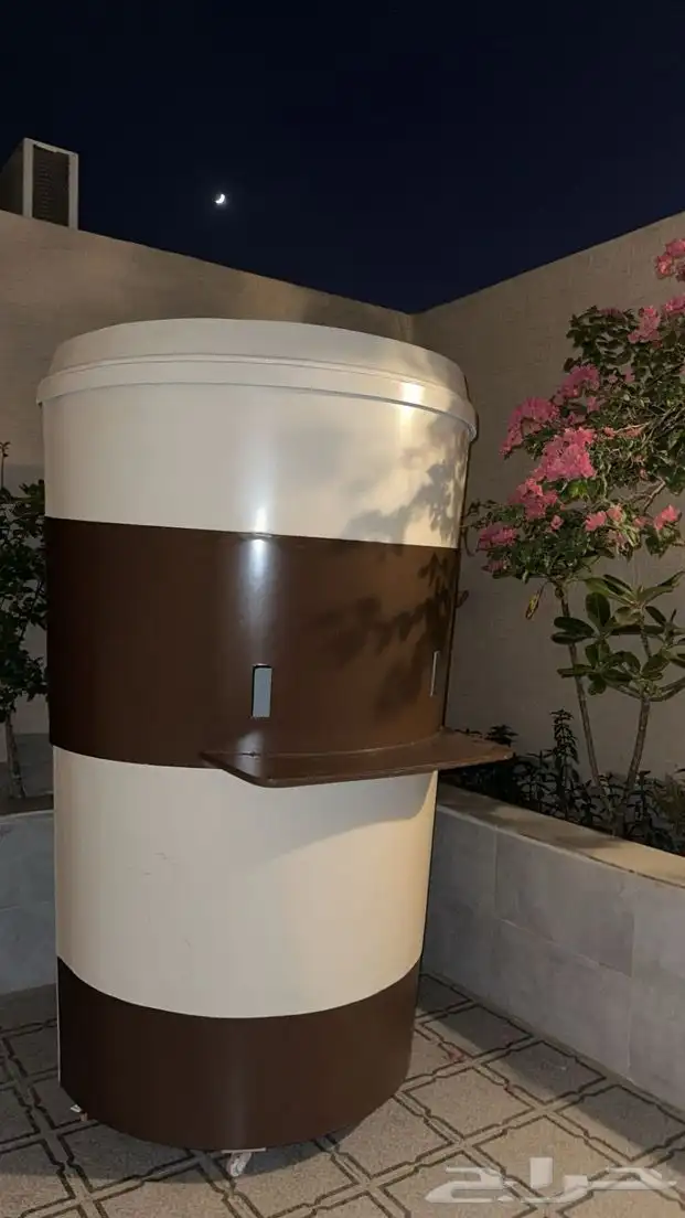عربة كوفي على شكل كوب قهوه 0