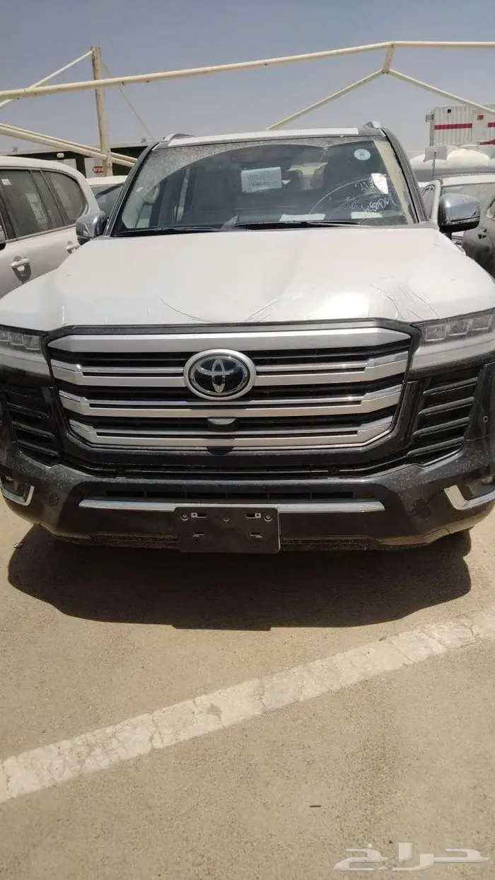 تويوتا لاندكروزر VX ديزل سعودى 2024 ابيض وكحلي 0