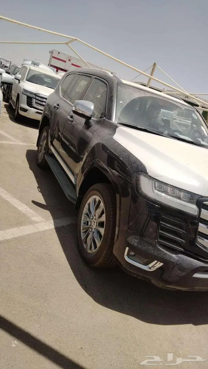 تويوتا لاندكروزر VX ديزل سعودى 2024 ابيض وكحلي 3