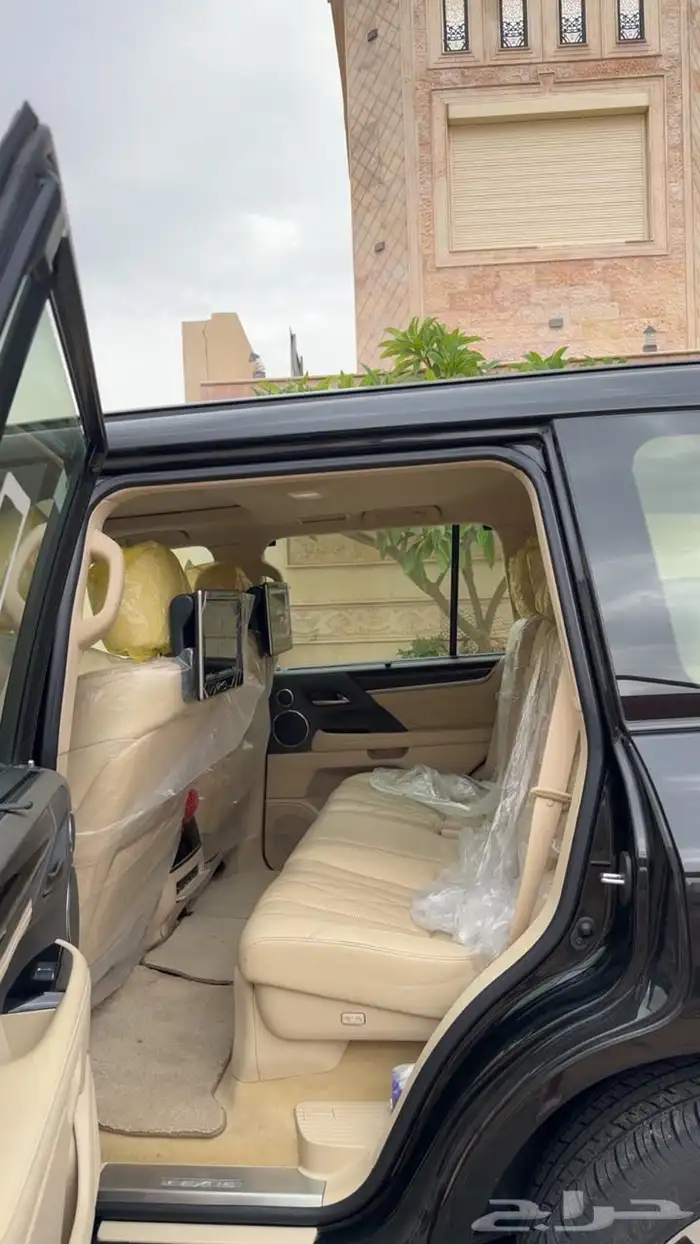لكزس LX570بلاك فل الفل بحالة الوكالة 2021 4
