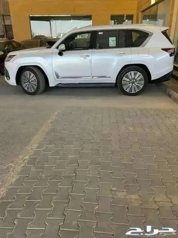 لكزس LX600 فئه BB خليجي موديل 2024 أقل سعر لدى الحسن 2