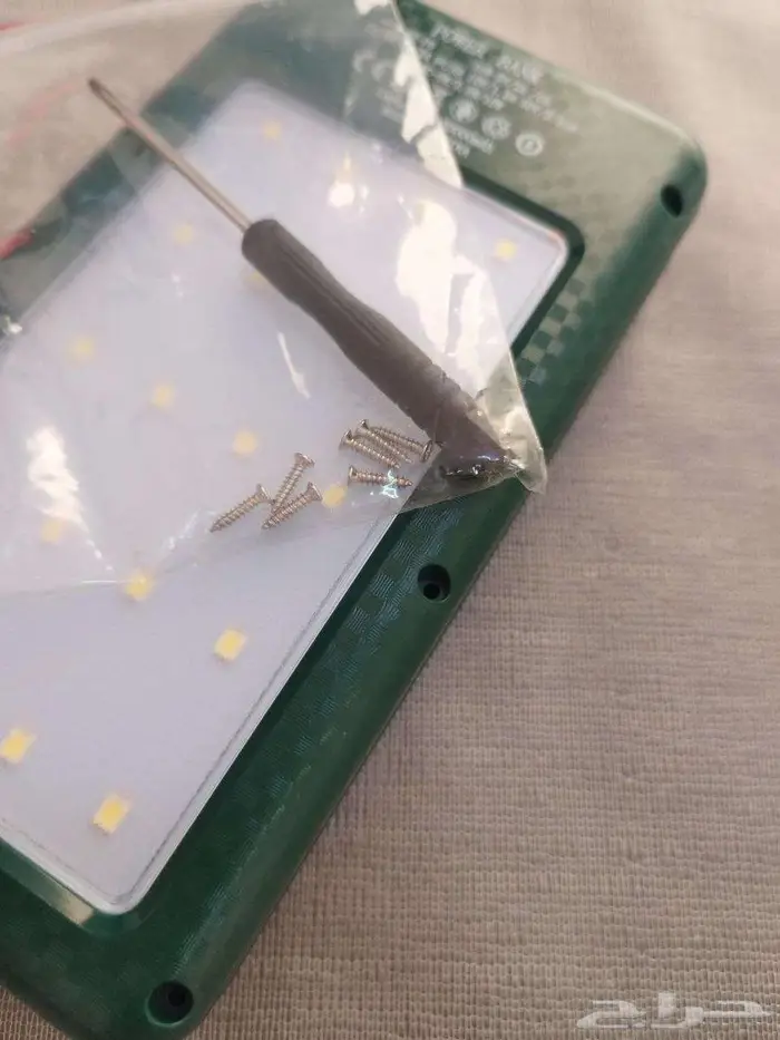 صندوق سعة 6 بطاريات نوع 18650 بنك طاقة واضاءة ب 20 led 8