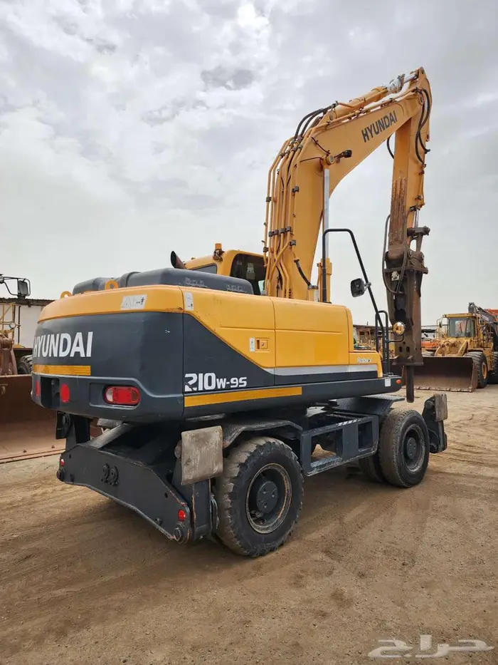 بوكلين هونداى كفرات 210 موديل 2015 معرض رواد المعدات 3