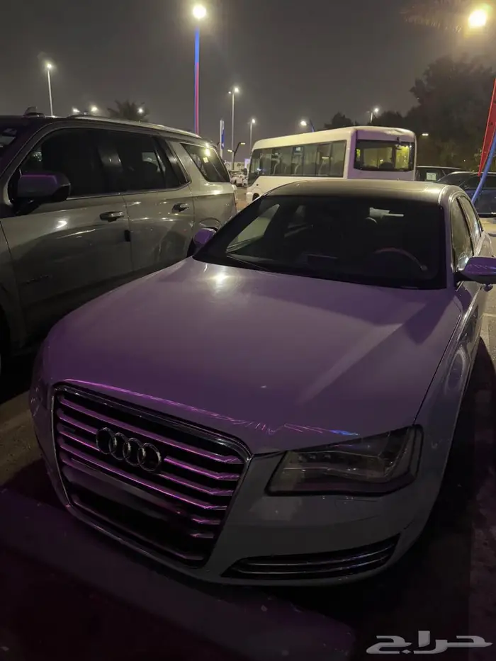 اودي A8 كونسول ترفيهي 2012 6