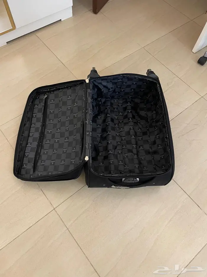 شنطة سفر بحالة ممتازة جدا 2