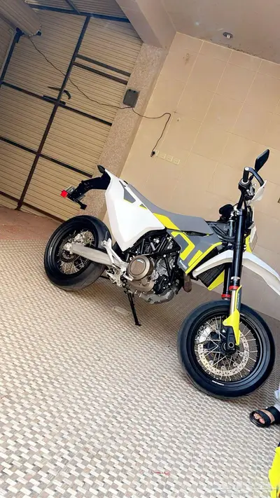 دراجة Husqvarna 701 2020 ماشي 10 الف ميل index