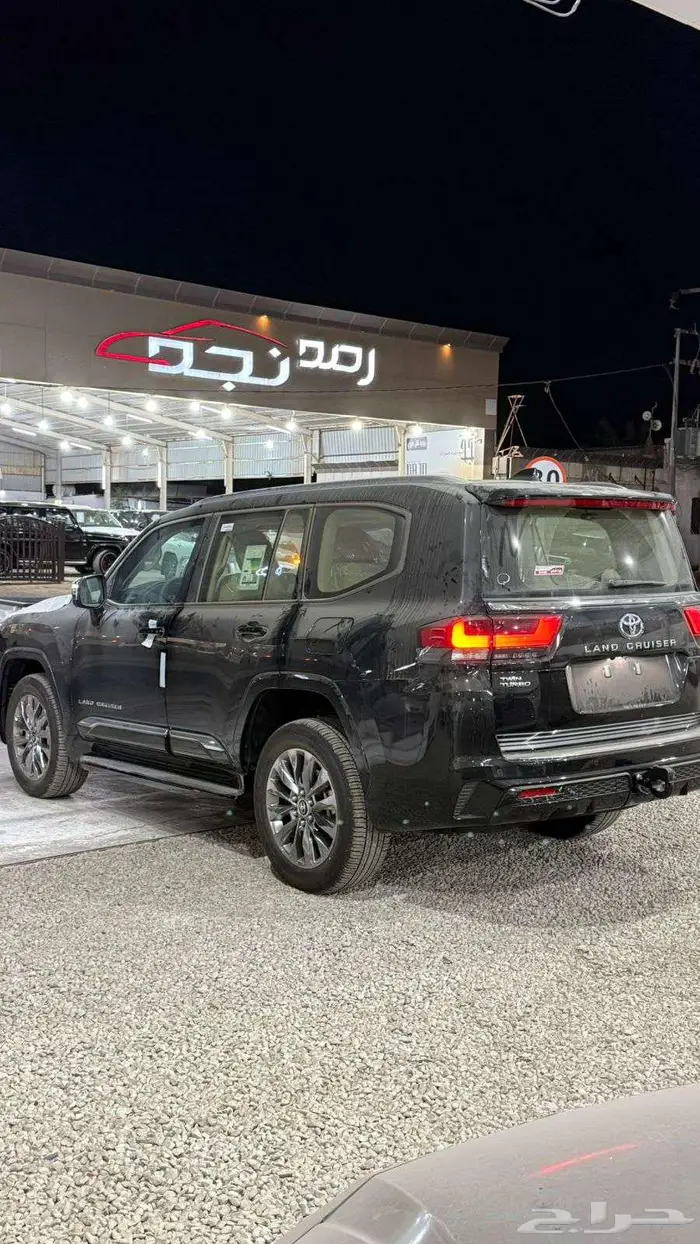 لاندكروزر GXR -G بنزين 2025 سعودي فل كامل 5