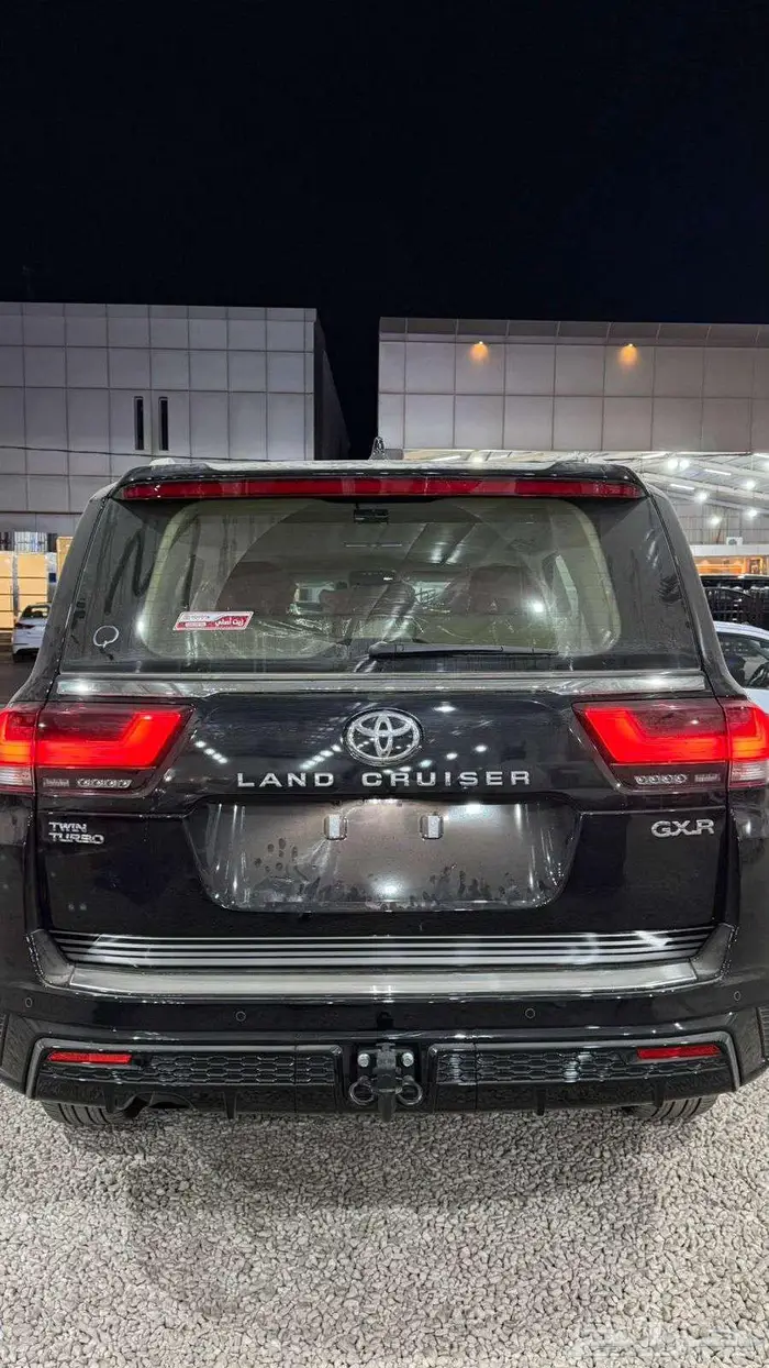 لاندكروزر GXR -G بنزين 2025 سعودي فل كامل 4