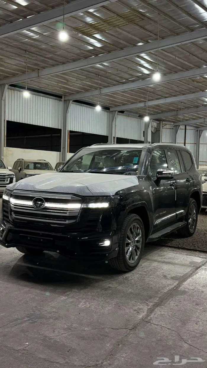 لاندكروزر GXR -G بنزين 2025 سعودي فل كامل 2