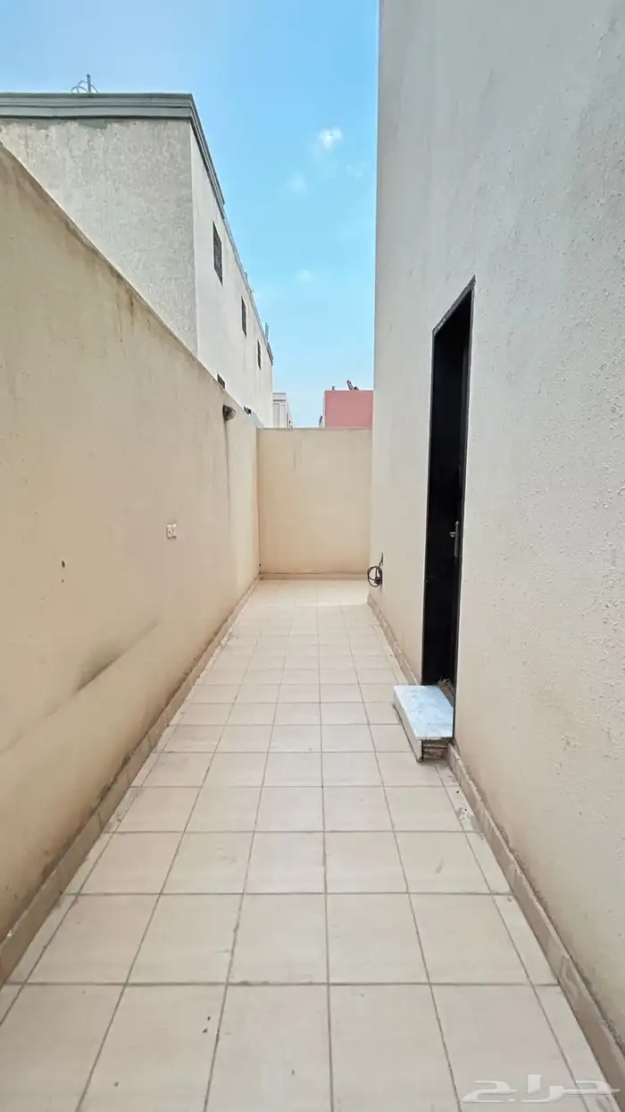 شقه للايجار حي لبن 7