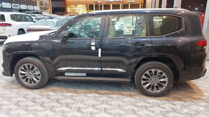 جي اكس ار S بنزين 2025 سعودي اسود 4