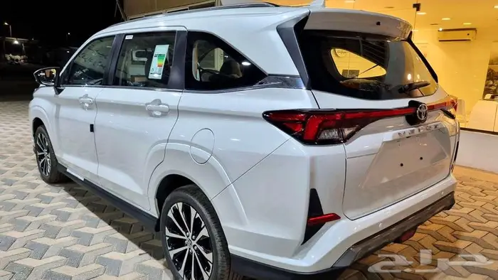 تويوتا فيلوز GLX 2025 كاش و اقساط 2