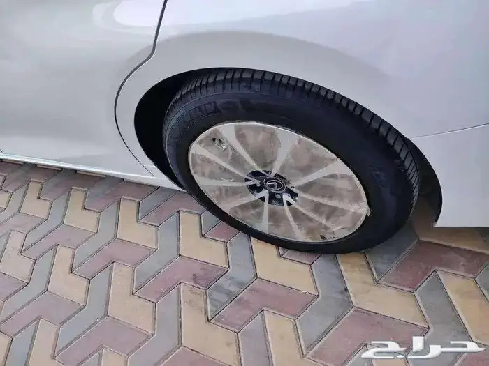 لكزس ES300 هايبرد الموديل2024 9