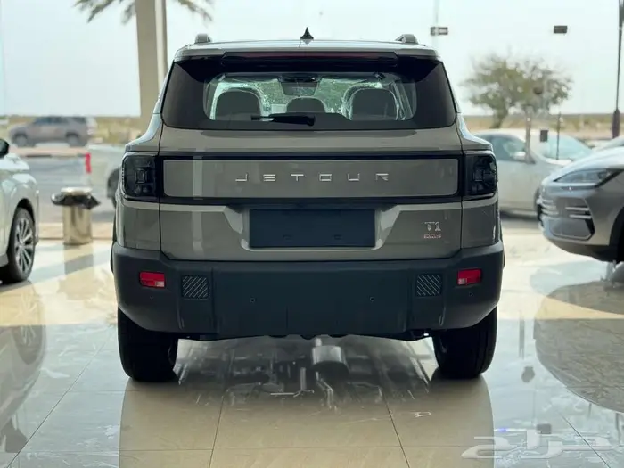 جيتور T1 لاكجري فضي وابيض 2025 11