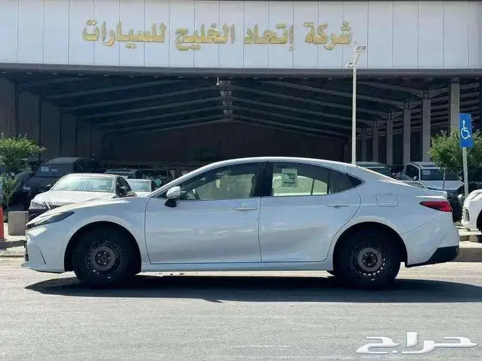 كامري E ستاندر طيس بنزين 2025 بريمي كاش واقساط 3