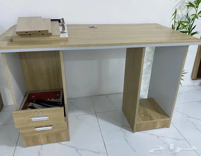 مكتب جديد (لم يستخدم) للبيع بسعر رمزي جد ا 0