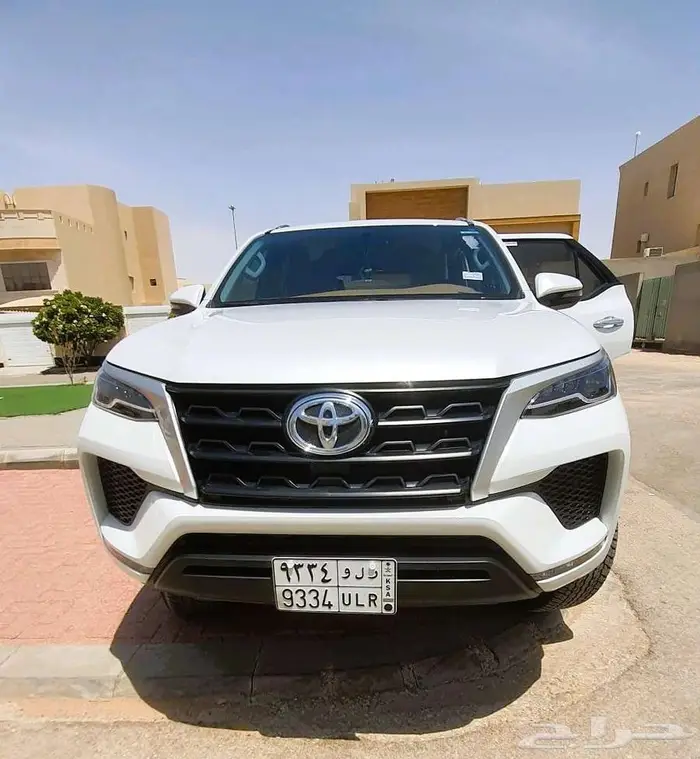 سيارة تويوتا فورشنر 2024 جي اكس 4 سلندر 4x4 سبورت 9