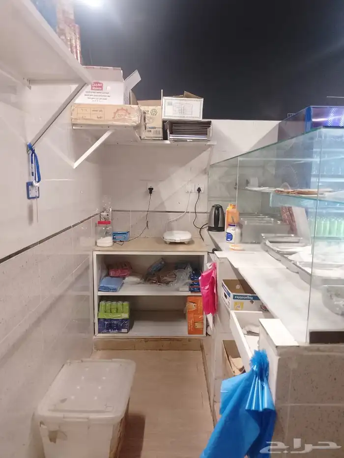 بوفية فول وفلافل في حي الجامعة 4