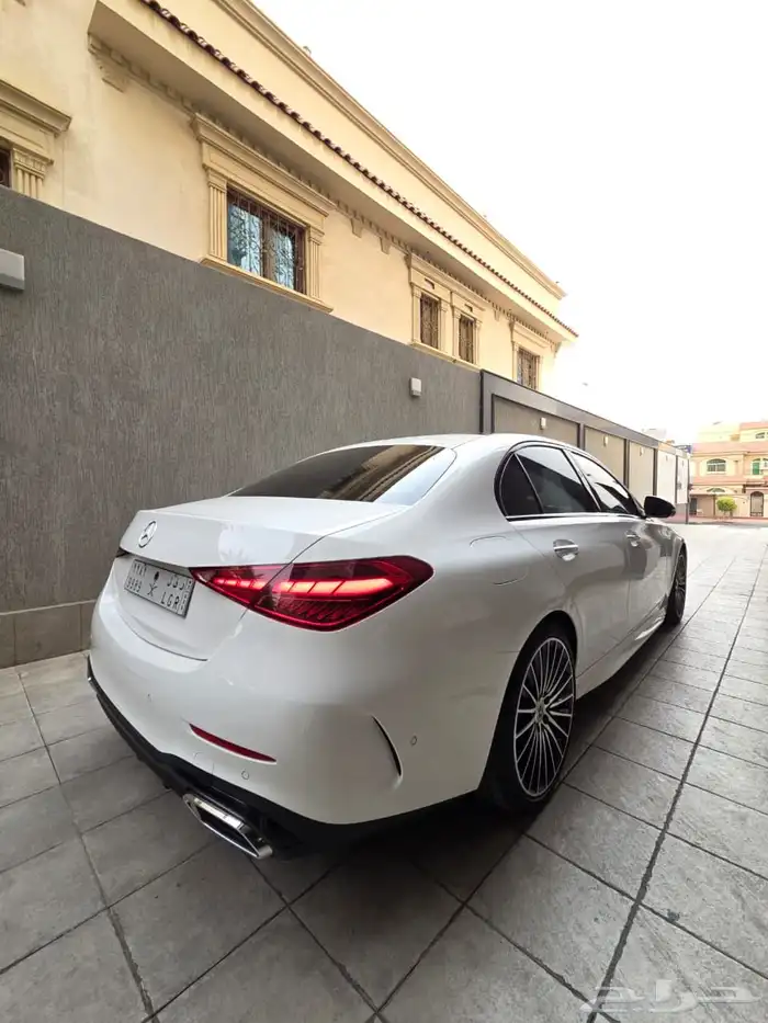 جاهزة بجدة استلام فوري C200 AMG 2024 خليجي فل كامل 3