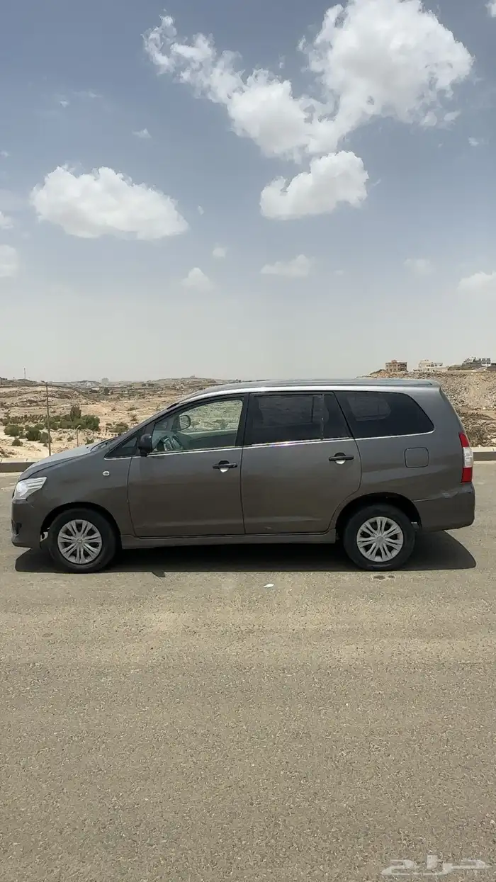 انوفا 2014 نضيف للبيع 7