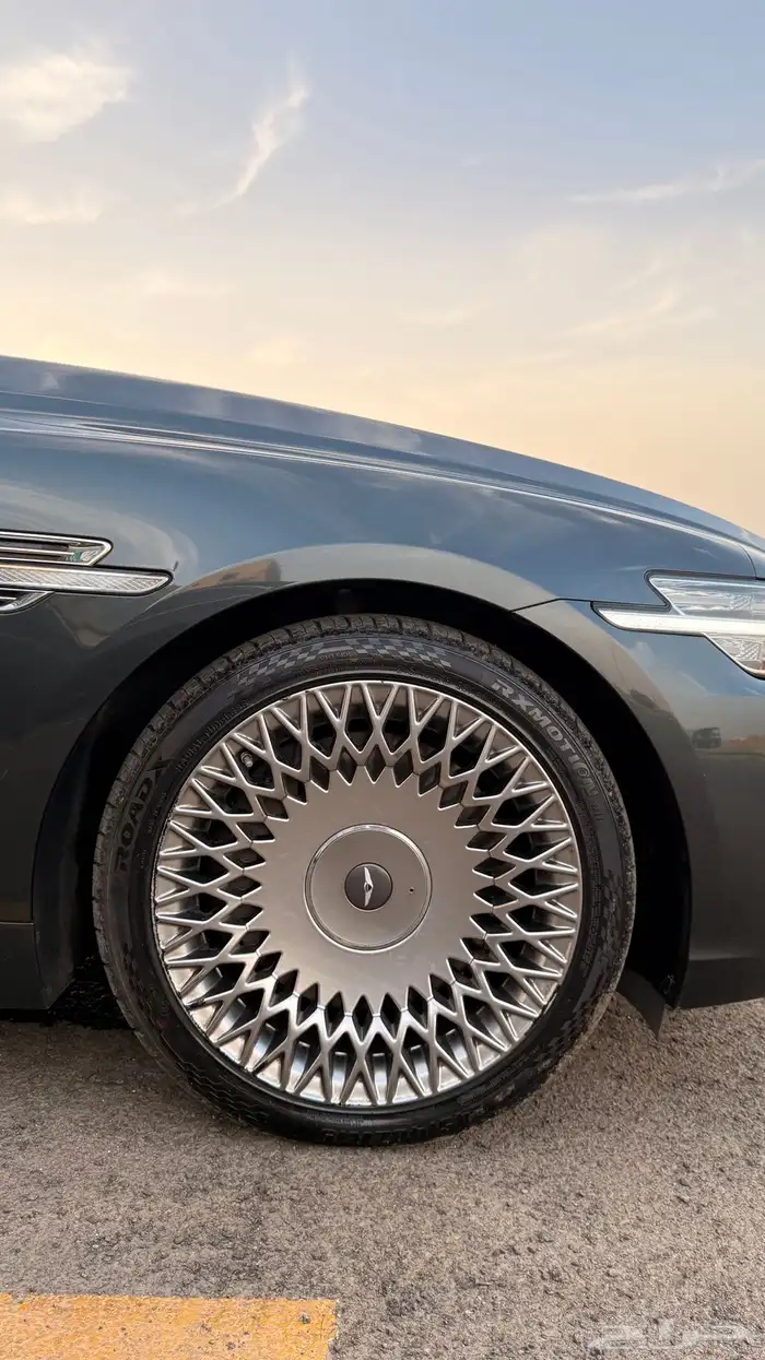 جنيس 2020 G90 ( بنزين) فل كامل بحالة الوكالة 23