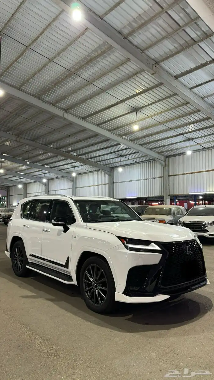 لكزس 2024 LX600 اف سبورت سعودي ماشي 25 الف ابيض لولوي وكالة 0