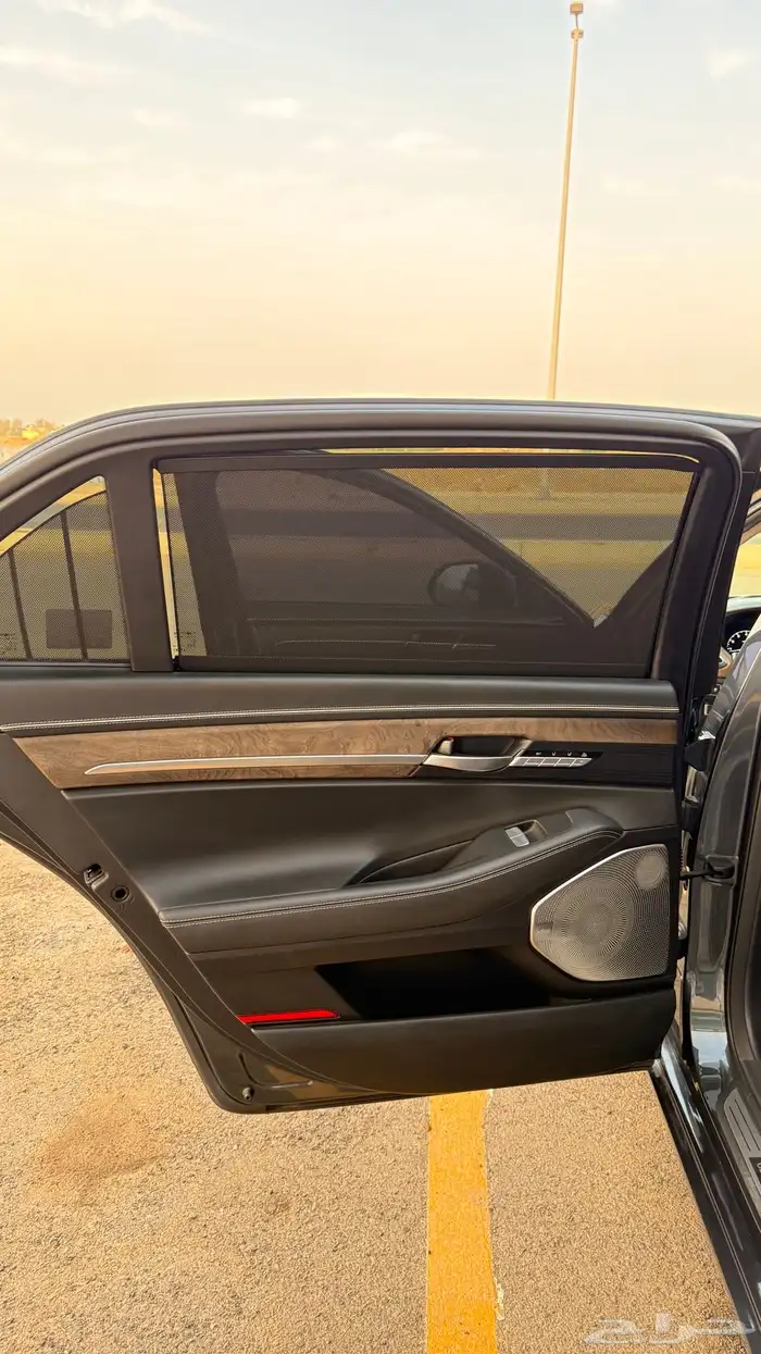 جنيس 2020 G90 ( بنزين) فل كامل بحالة الوكالة 7