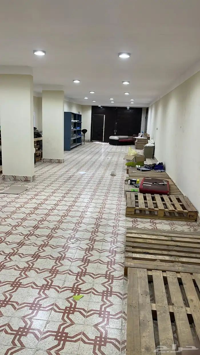 مستودع كبير للإيجار عند اشارة الحراج خميس مشيط 3