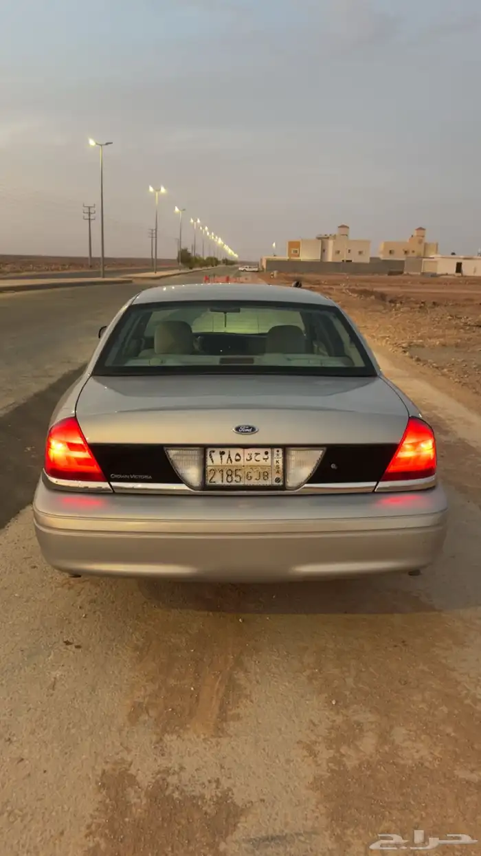 فورد كروان فكتوريا 2010 نظيف 2
