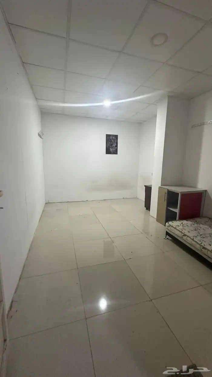 غرفة مكيفة بسرير شامل الماء والكهرب للايجار السنوي 3