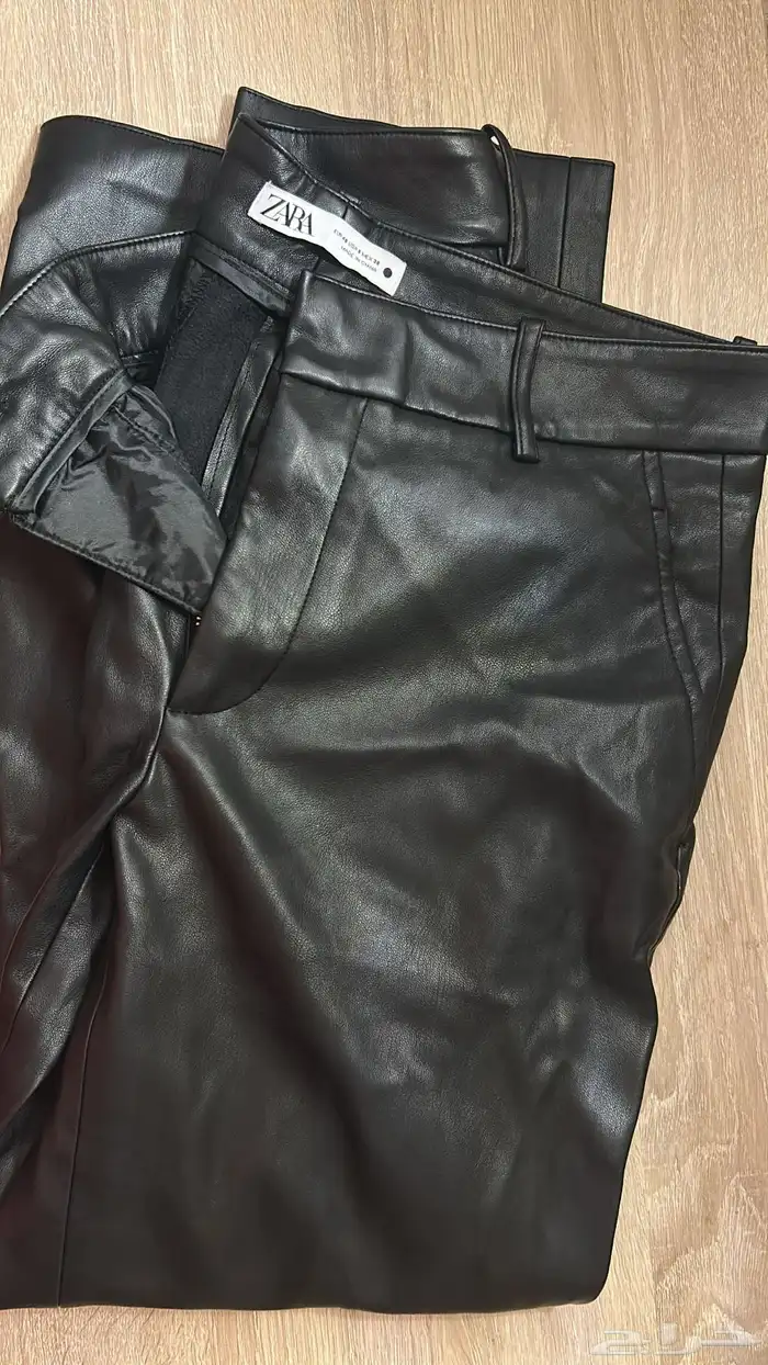 للبيع بنطلون جلد من Zara لم يلبس الا مرة جديد . 0