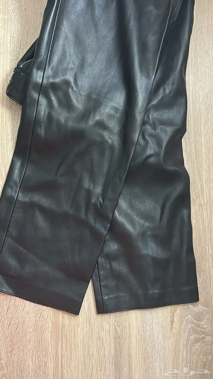 للبيع بنطلون جلد من Zara لم يلبس الا مرة جديد . 2