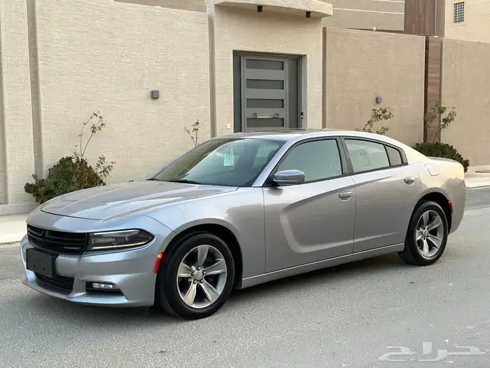للبيع دوج تشارجر sxt فل فتحة 2