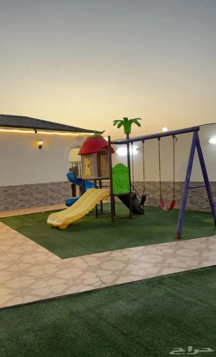 شاليه المملكه قسمين مسبحين 650 قسم بمسبح 400 25