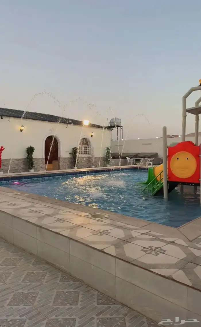 شاليه المملكه قسمين مسبحين 650 قسم بمسبح 400 6