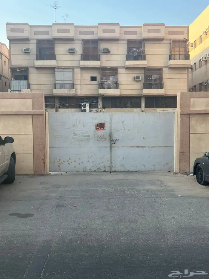 أرض تجارية أو عمارة للبيع شارع الملك سعود قرب الحياة بلازا 2