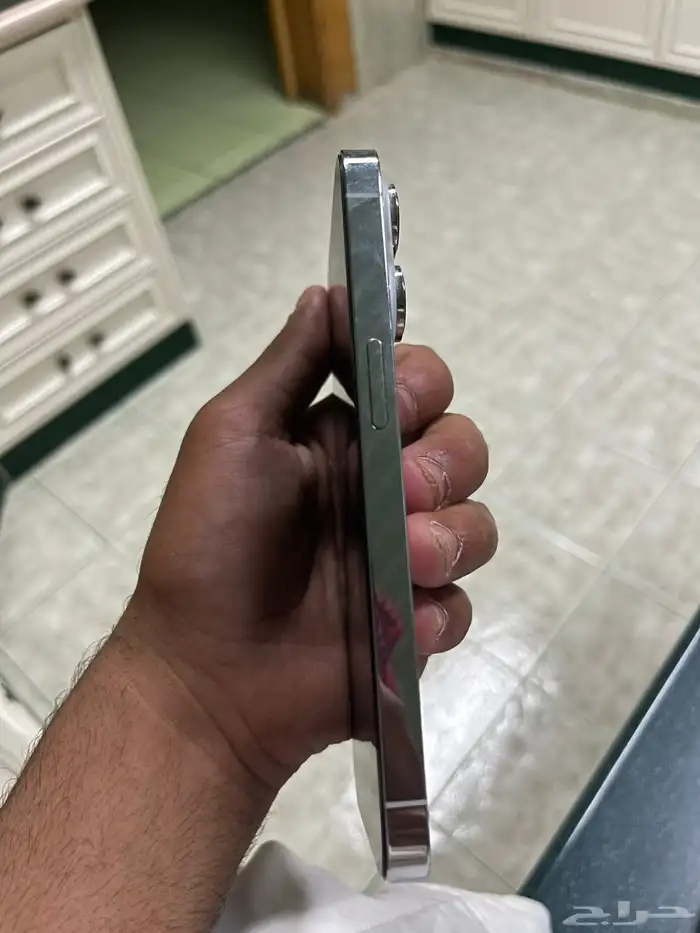 للبيع جوال آيفون 14 برو نظيف شرط 2
