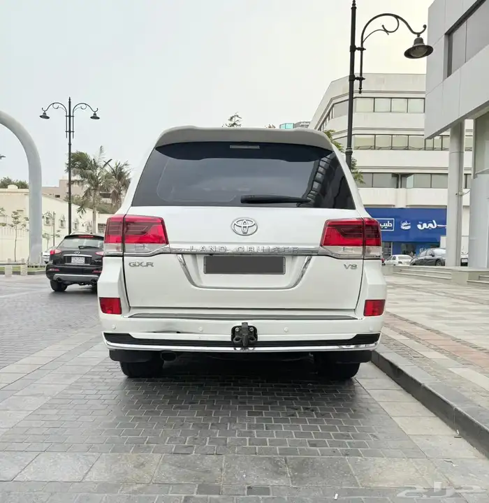 لاندكروزر 2017 GXR 8V نظيف ممشى قليل فل كامل 15