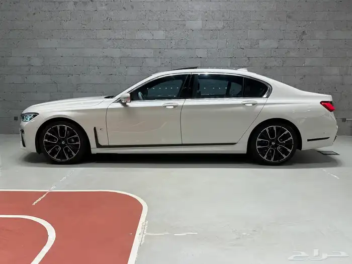 بي ام دبليو 730 18