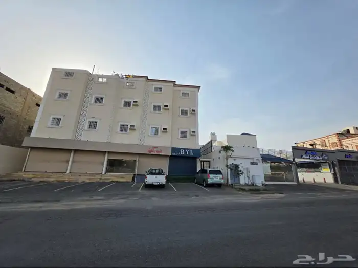 معرض للإيجار (محل تجاري) بجوار مغسلة سيارات 0
