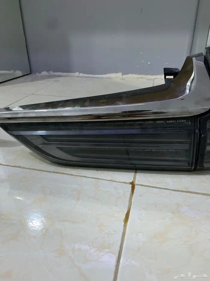 اصطبات لكزس 570 خلفية 1
