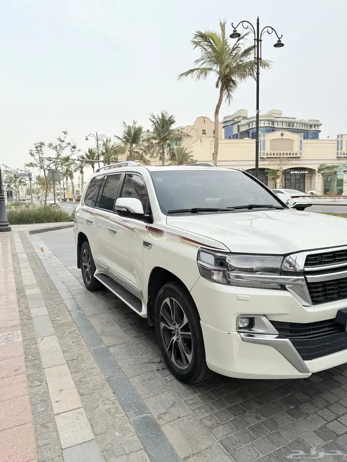لاندكروزر 2017 GXR 8V نظيف ممشى قليل فل كامل 2