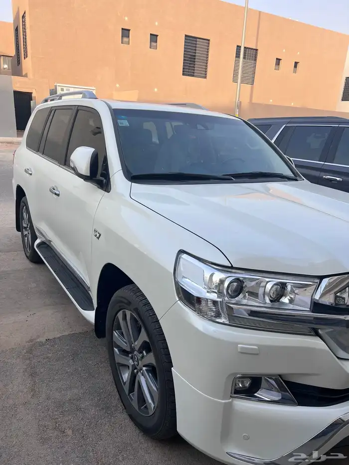 جيب لاندكروزر VXR3 2018 فل كامل سعودي نظيف 1
